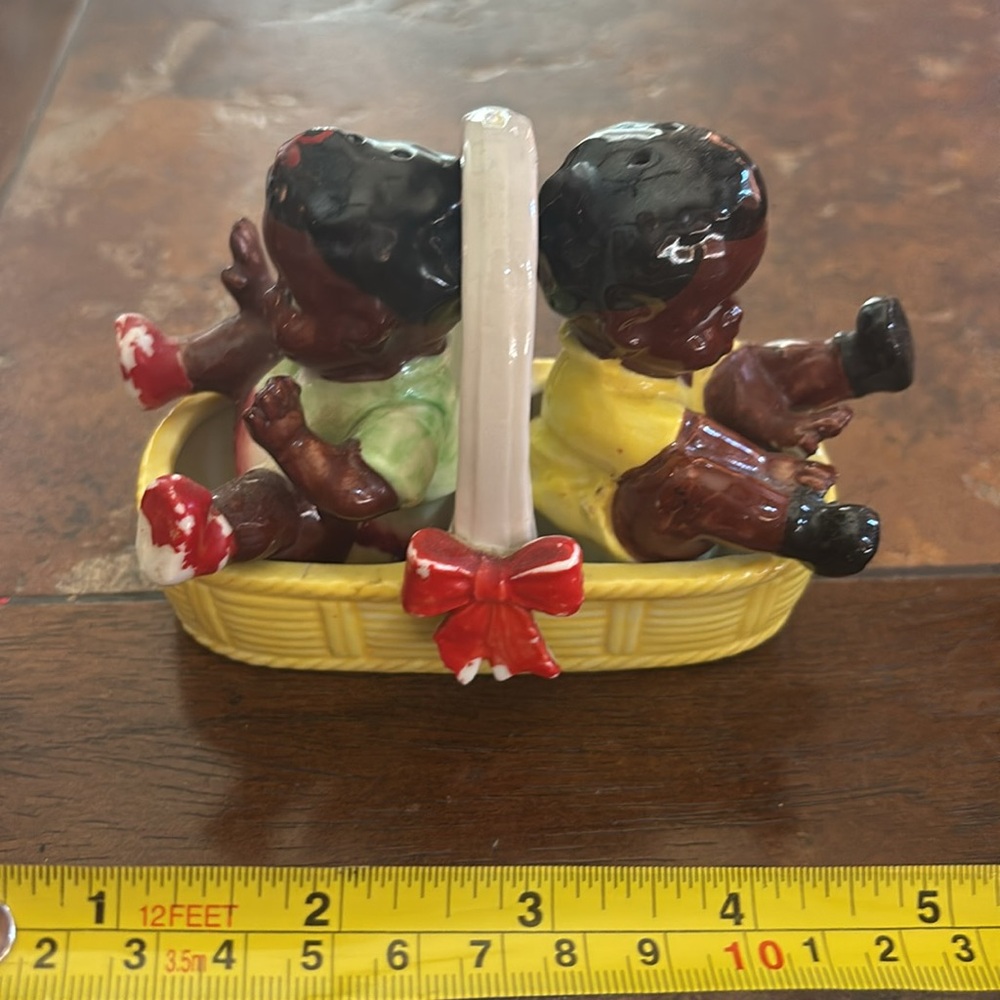 Black Americana Girl & Boy Salt & Pepper Shakers In A Basket; Japan - Picture 4 of 12